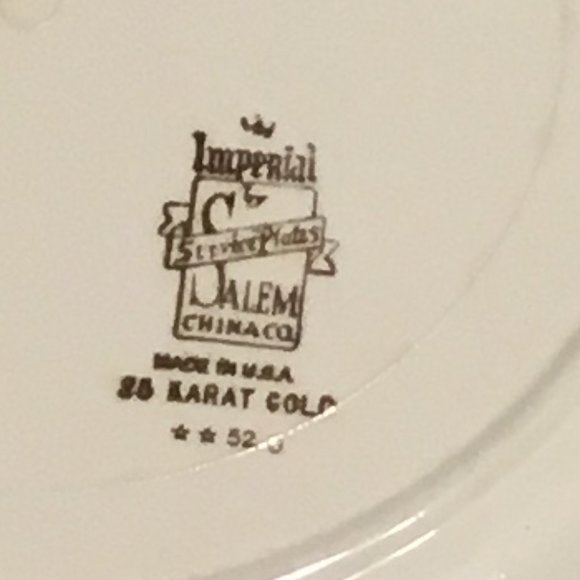 Vintage 23 karat gold porcelain plate of Victorian women by Salem China Co. - Picture 5 of 5